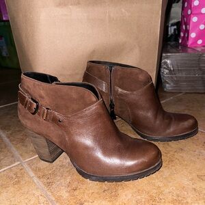 Clark’s Artisan leather booties NWOT